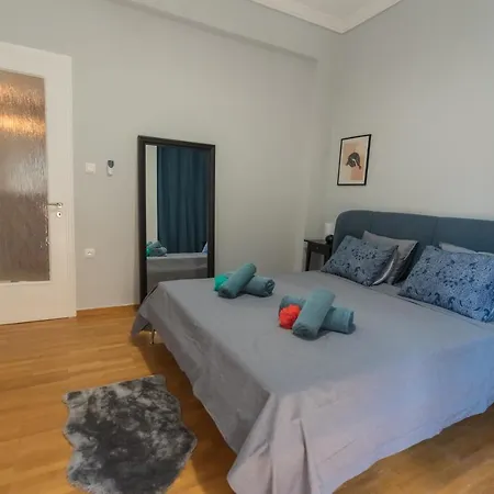 Large With Terrace And Spa Apartment *
